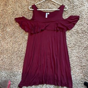 Francesca’s maroon off the shoulder sleeve dress